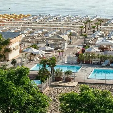 ホテル Riccione - Enjoy Your Summer -beach Village Incluso 2*